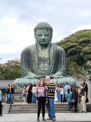 Alan and Elaine in front of Kamakura Buddha